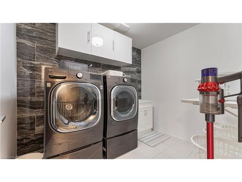 26 Doug Foulds Way, Paris, ON - Indoor Photo Showing Laundry Room