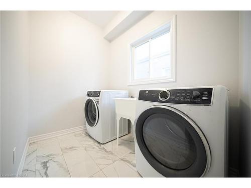 52 Bradley Avenue, Welland, ON - Indoor Photo Showing Laundry Room