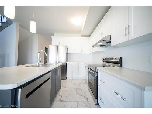 52 Bradley Avenue, Welland, ON - Indoor Photo Showing Kitchen With Upgraded Kitchen