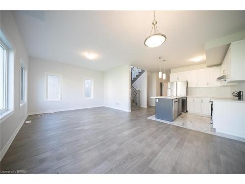 52 Bradley Avenue, Welland, ON - Indoor Photo Showing Kitchen