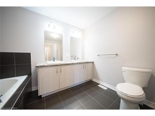 52 Bradley Avenue, Welland, ON - Indoor Photo Showing Bathroom