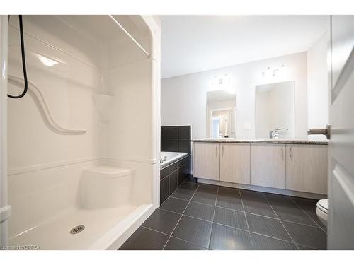 52 Bradley Avenue, Welland, ON - Indoor Photo Showing Bathroom