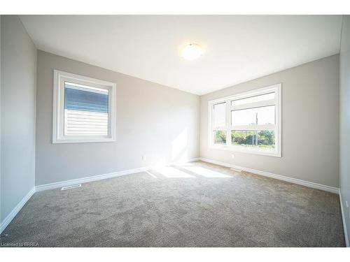 52 Bradley Avenue, Welland, ON - Indoor Photo Showing Other Room