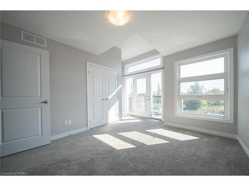 52 Bradley Avenue, Welland, ON - Indoor Photo Showing Other Room