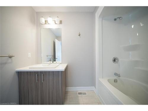 52 Bradley Avenue, Welland, ON - Indoor Photo Showing Bathroom