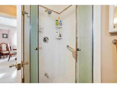 949 Dunsmure Road, Hamilton, ON - Indoor Photo Showing Bathroom