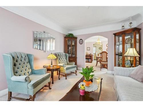 949 Dunsmure Road, Hamilton, ON - Indoor Photo Showing Living Room