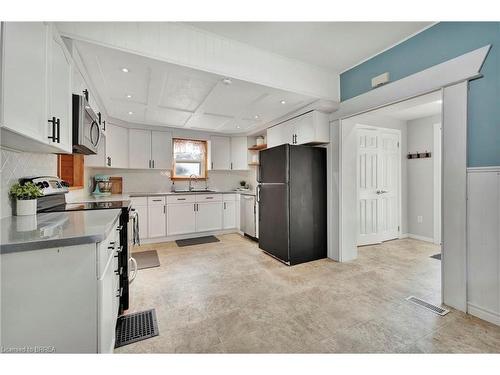 253 Sheridan Street, Brantford, ON - Indoor Photo Showing Kitchen