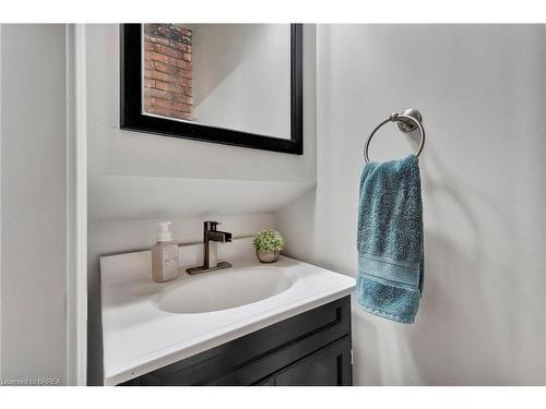 253 Sheridan Street, Brantford, ON - Indoor Photo Showing Bathroom