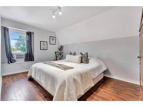 253 Sheridan Street, Brantford, ON - Indoor Photo Showing Bedroom