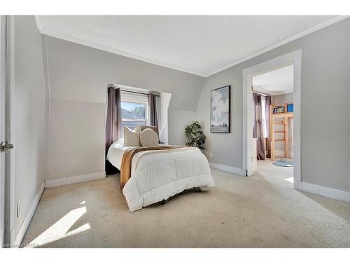 253 Sheridan Street, Brantford, ON - Indoor Photo Showing Bedroom