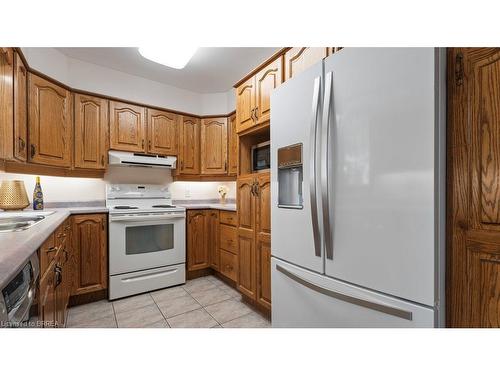 23-570 West Street, Brantford, ON - Indoor Photo Showing Kitchen With Double Sink