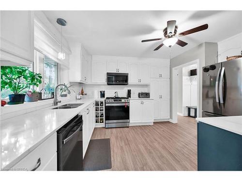 31 Harvest Lane, Brantford, ON - Indoor Photo Showing Kitchen With Stainless Steel Kitchen With Double Sink With Upgraded Kitchen