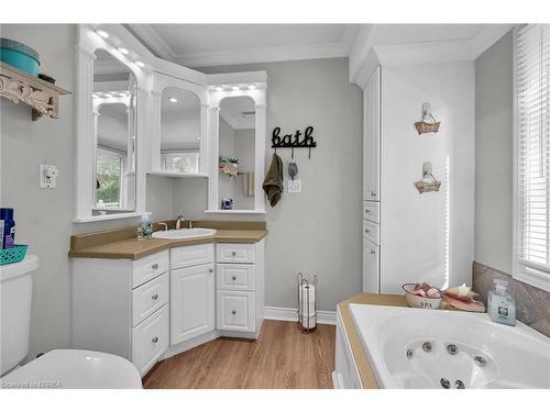 31 Harvest Lane, Brantford, ON - Indoor Photo Showing Bathroom