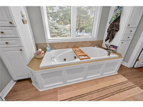 31 Harvest Lane, Brantford, ON - Indoor Photo Showing Bathroom