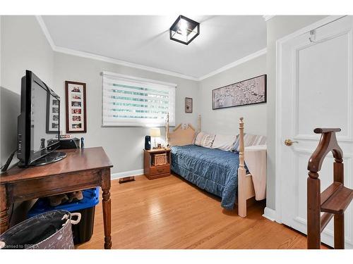 31 Harvest Lane, Brantford, ON - Indoor Photo Showing Bedroom