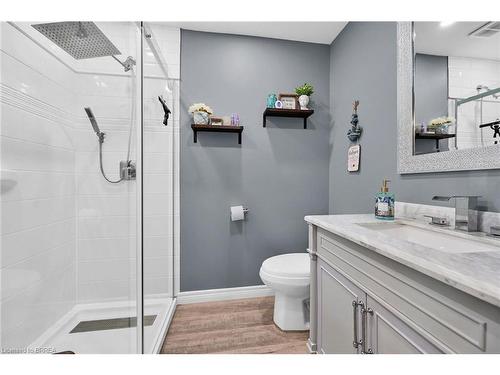 31 Harvest Lane, Brantford, ON - Indoor Photo Showing Bathroom