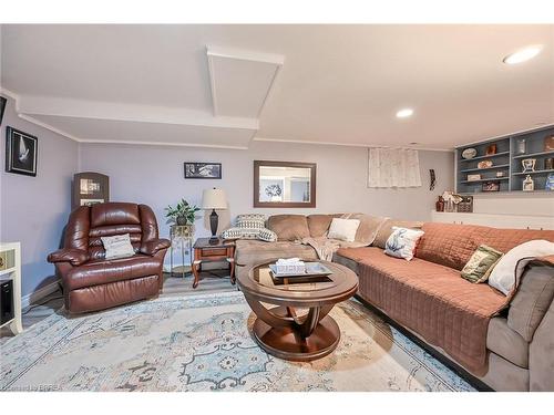 31 Harvest Lane, Brantford, ON - Indoor Photo Showing Living Room