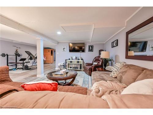 31 Harvest Lane, Brantford, ON - Indoor Photo Showing Living Room