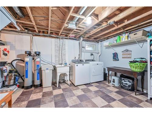 31 Harvest Lane, Brantford, ON - Indoor Photo Showing Laundry Room