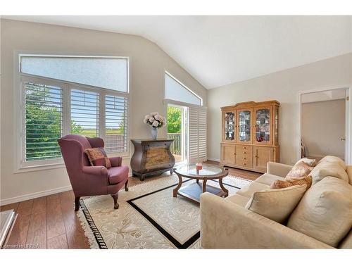 204 Mcguiness Drive, Brantford, ON - Indoor Photo Showing Living Room