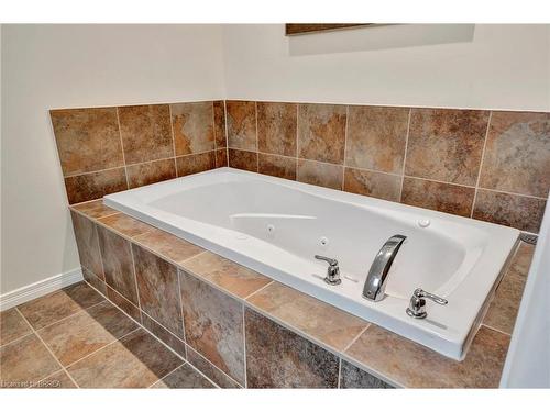 204 Mcguiness Drive, Brantford, ON - Indoor Photo Showing Bathroom