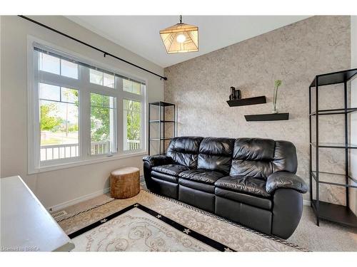 204 Mcguiness Drive, Brantford, ON - Indoor Photo Showing Living Room