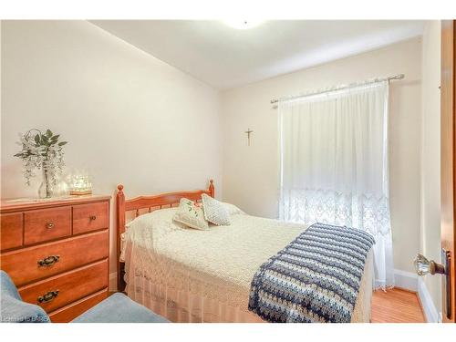 120 Alfred Street, Brantford, ON - Indoor Photo Showing Bedroom