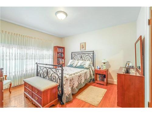 120 Alfred Street, Brantford, ON - Indoor Photo Showing Bedroom