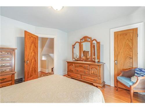 120 Alfred Street, Brantford, ON - Indoor Photo Showing Bedroom