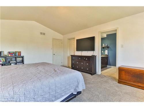 29 Fisher Street, Brantford, ON - Indoor Photo Showing Bedroom