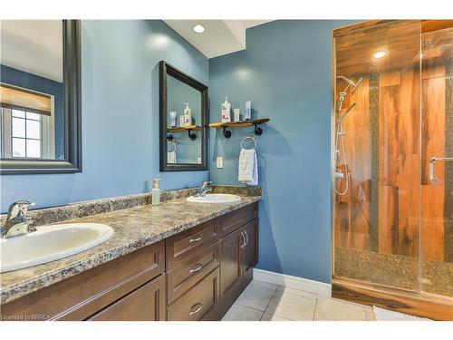 29 Fisher Street, Brantford, ON - Indoor Photo Showing Bathroom