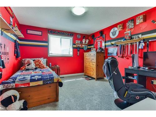 29 Fisher Street, Brantford, ON - Indoor Photo Showing Bedroom