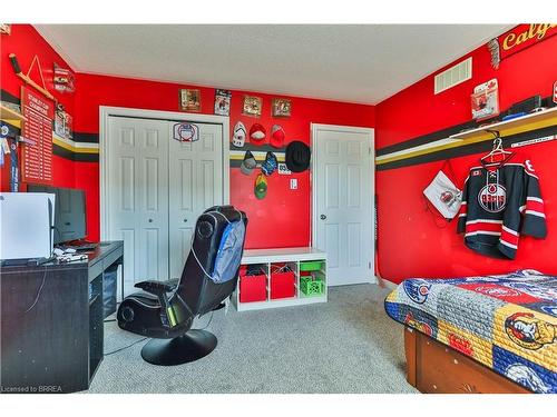 29 Fisher Street, Brantford, ON - Indoor Photo Showing Bedroom