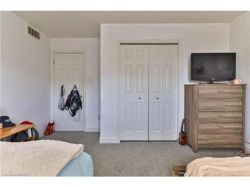 29 Fisher Street, Brantford, ON - Indoor Photo Showing Bedroom