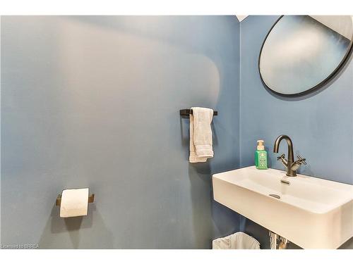 29 Fisher Street, Brantford, ON - Indoor Photo Showing Bathroom