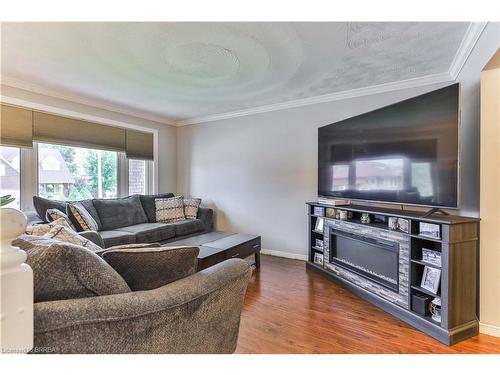 667 Champlain Boulevard, Cambridge, ON - Indoor Photo Showing Living Room