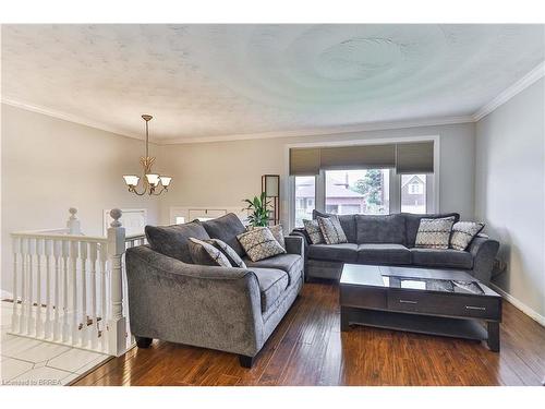 667 Champlain Boulevard, Cambridge, ON - Indoor Photo Showing Living Room