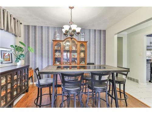 667 Champlain Boulevard, Cambridge, ON - Indoor Photo Showing Dining Room