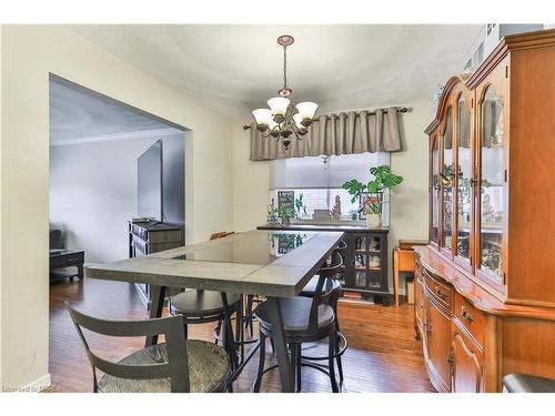 667 Champlain Boulevard, Cambridge, ON - Indoor Photo Showing Dining Room