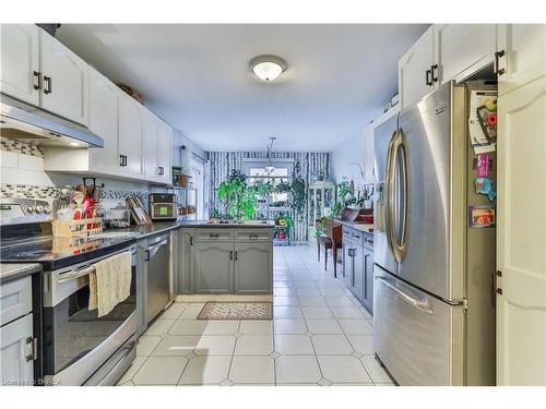 667 Champlain Boulevard, Cambridge, ON - Indoor Photo Showing Kitchen With Stainless Steel Kitchen