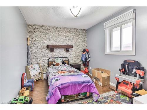 667 Champlain Boulevard, Cambridge, ON - Indoor Photo Showing Bedroom