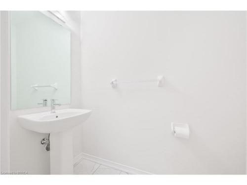 8 Tate Street, Brantford, ON - Indoor Photo Showing Bathroom