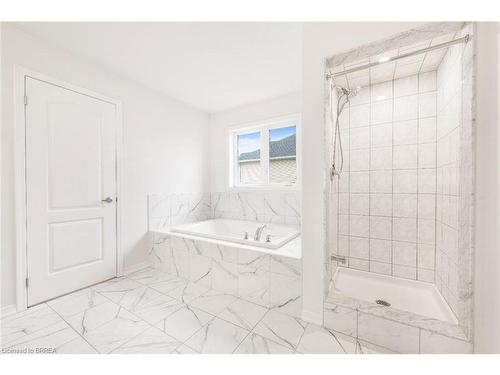 8 Tate Street, Brantford, ON - Indoor Photo Showing Bathroom