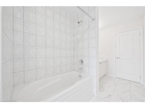 8 Tate Street, Brantford, ON - Indoor Photo Showing Bathroom