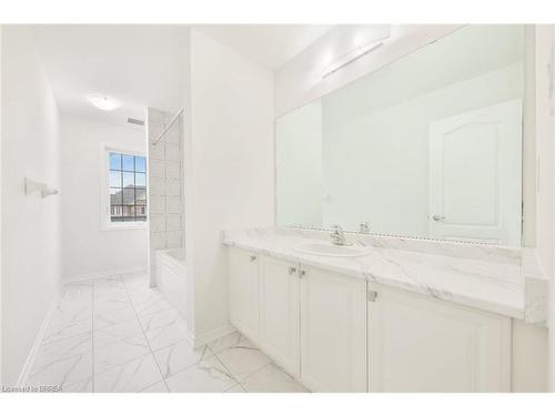 8 Tate Street, Brantford, ON - Indoor Photo Showing Bathroom