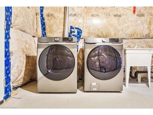 8 Tate Street, Brantford, ON - Indoor Photo Showing Laundry Room