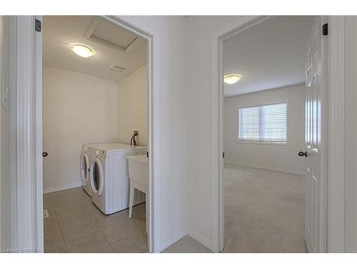 106 Warner Lane, Brantford, ON - Indoor Photo Showing Laundry Room