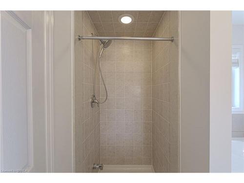 106 Warner Lane, Brantford, ON - Indoor Photo Showing Bathroom