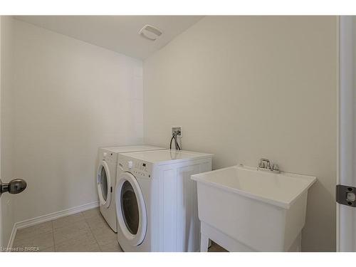 106 Warner Lane, Brantford, ON - Indoor Photo Showing Laundry Room